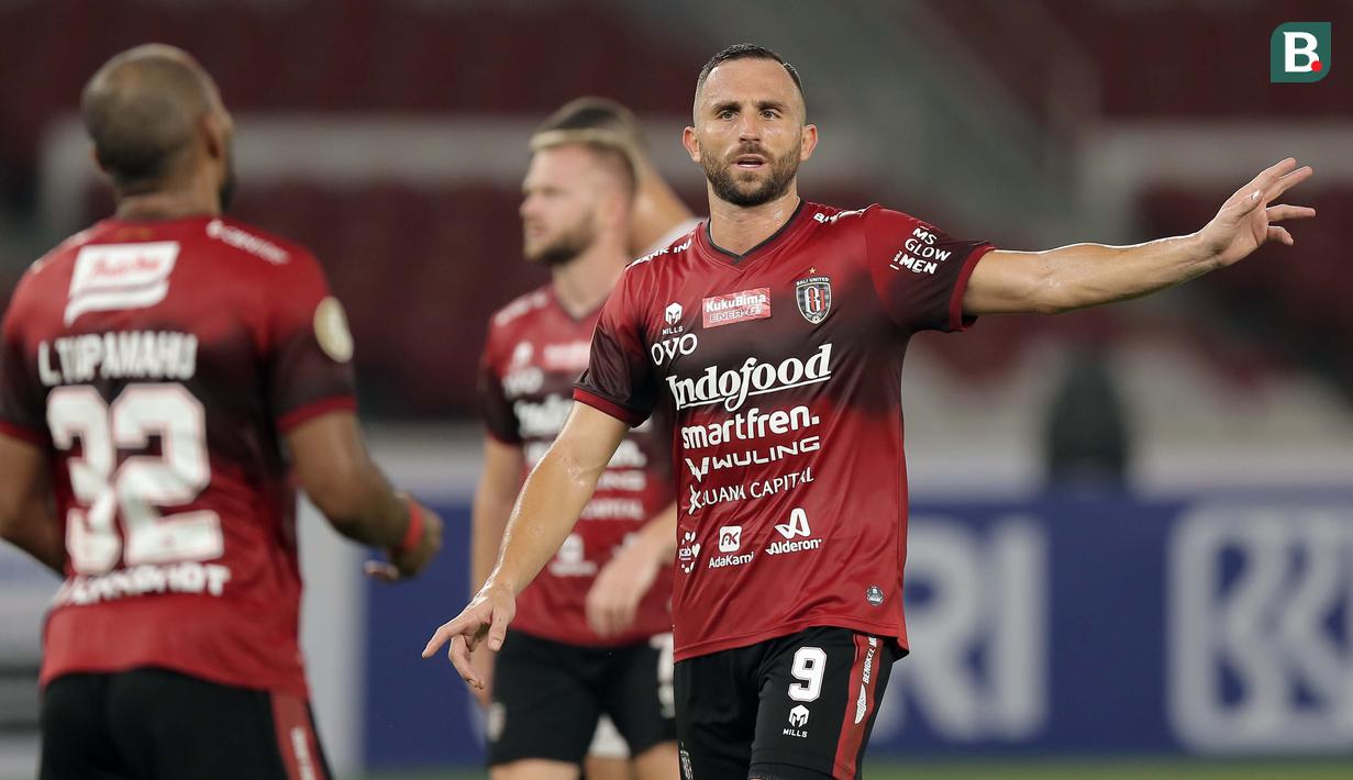 Skuat Garuda asuhan Shin Tae-yong menuju SEA Games 2021 yang diwakili para pemain U-23 kemungkinan akan didampingi oleh 3 pemain senior. Kebijakan yang diusulkan Vietnam tersebut kemungkinan besar akan terealisasi. Berikut 5 kandidat yang dapat jadi acuan STY. (Bola.com/Ikhwan Yanuar)