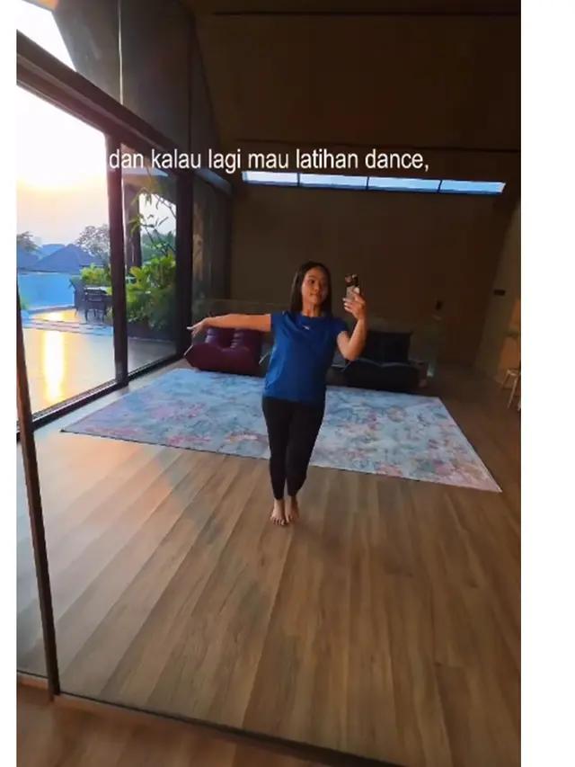 Potret Dance Studio di Rumah Baru Yura Yunita