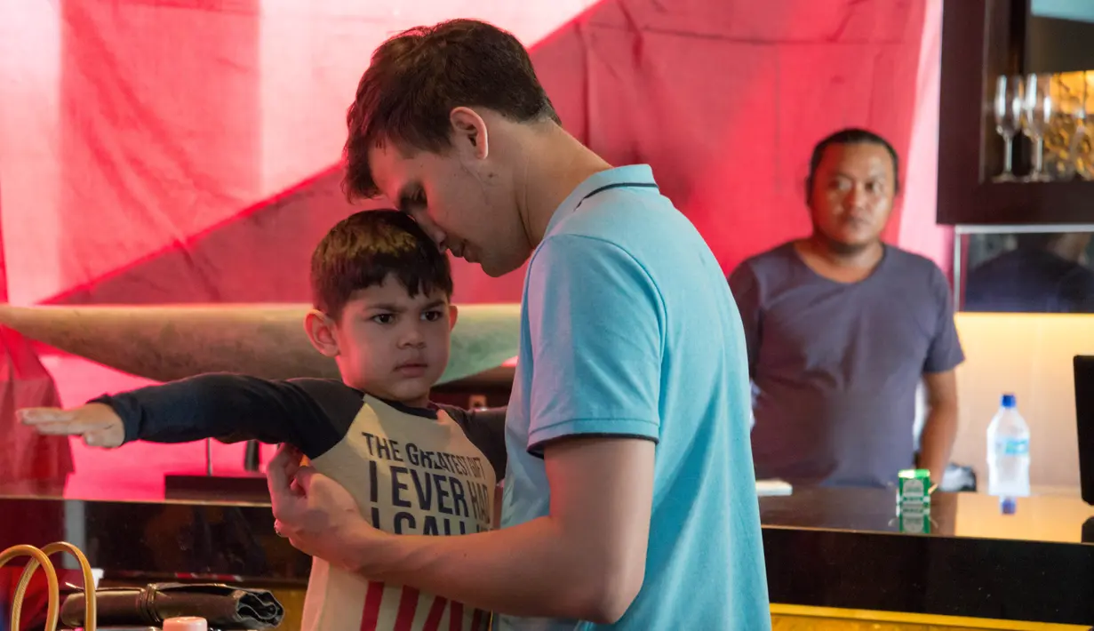 Tidak heran, Stuart memang memperlakukan anak Risty dengan sangat baik (Foto: Desmond Manullang)