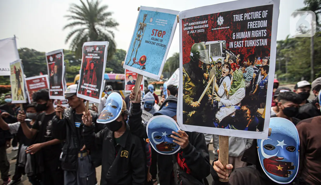 Koordinator Lapangan AMI, Andi Setya Negara mengatakan keadilan bagi korban maupun keluarganya belum mereka peroleh. (Liputan6.com/Faizal Fanani)