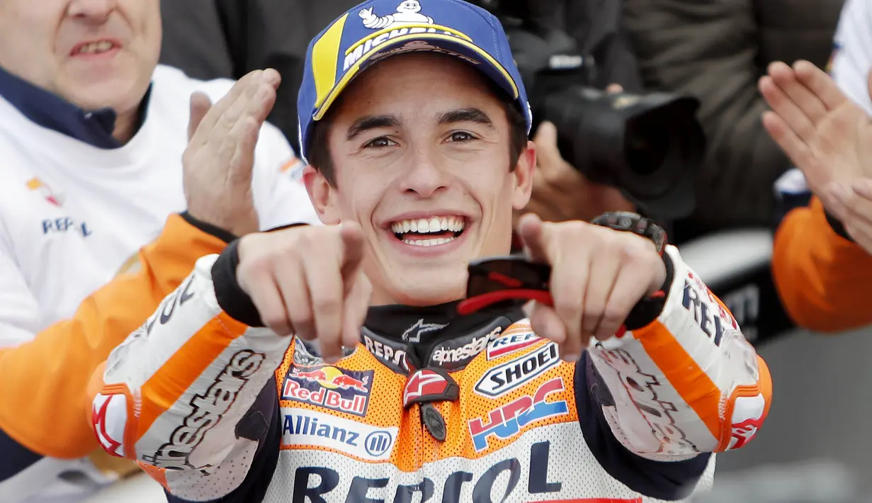 Pembalap Tim Repsol Honda, Marc Marquez, akhirnya kembali ke lintasan MotoGP usai absen selama sembilan bulan karena tangan kanannya patah setelah mengalami kecelakaan di Sirkuit Jerez, 19 Juli 2020. (AP/Alberto Saiz, file)