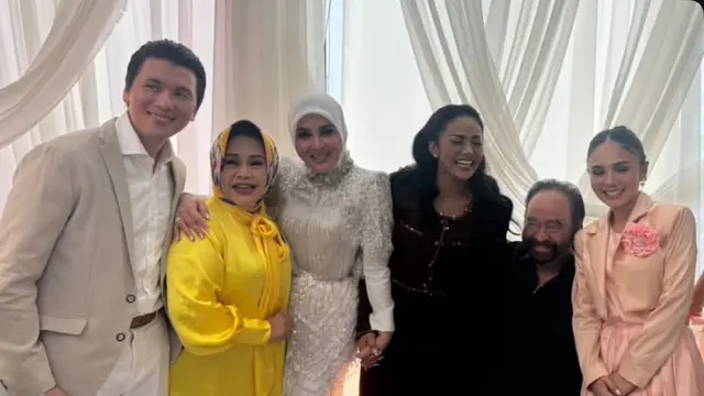 Gaya Publik Figur Hadir di Ulang Tahun Syahrini ke-45. [@krisdayantilemos]