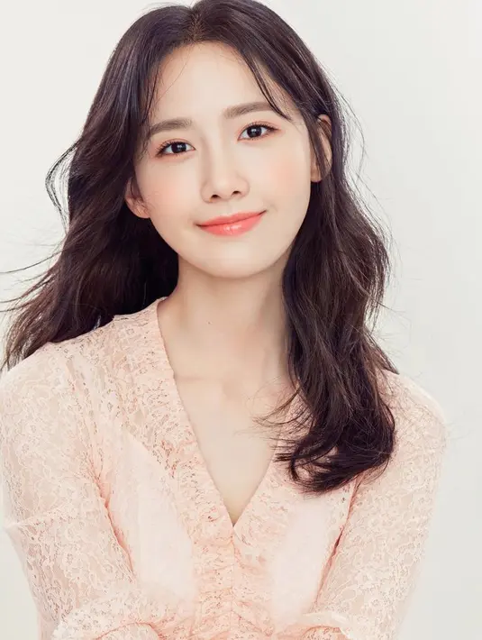 Tak ayal hal tersebut membuat banyak kaum hawa yang iri dengan tubuh idel Yoona. (foto: pinterest.com)