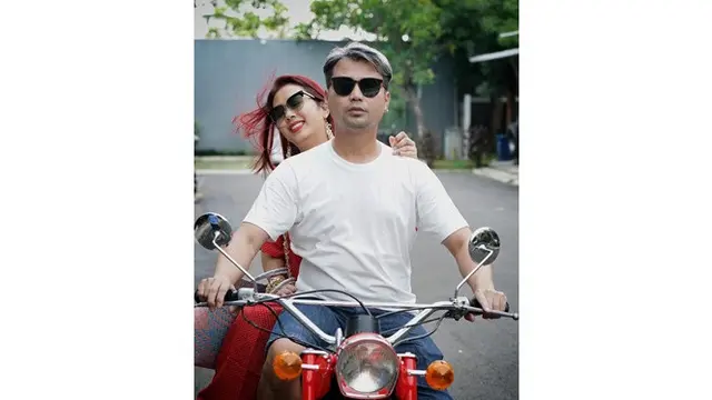 6 Gaya Trendi Suami Soimah Herwan Pandoko, Hobi Motoran
