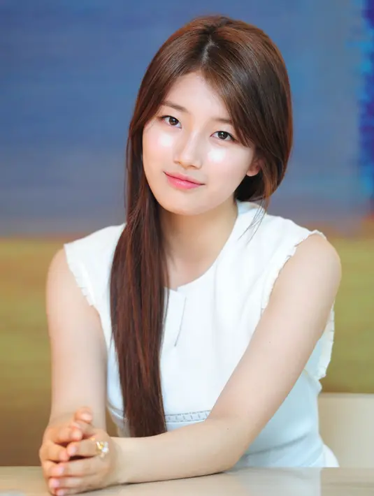 Wajahnya memang benar-benar cantik natural ya?