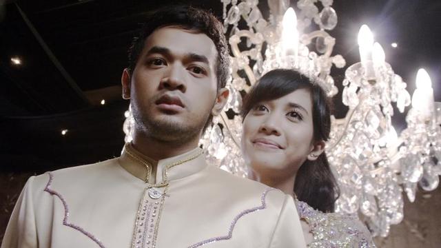 Oka Antara dan 5 Film Terbaiknya - ShowBiz Liputan6.com