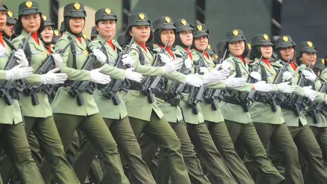 Defile Pasukan dan Alutsista Meriahkan Gladi Bersih HUT ke-79 TNI