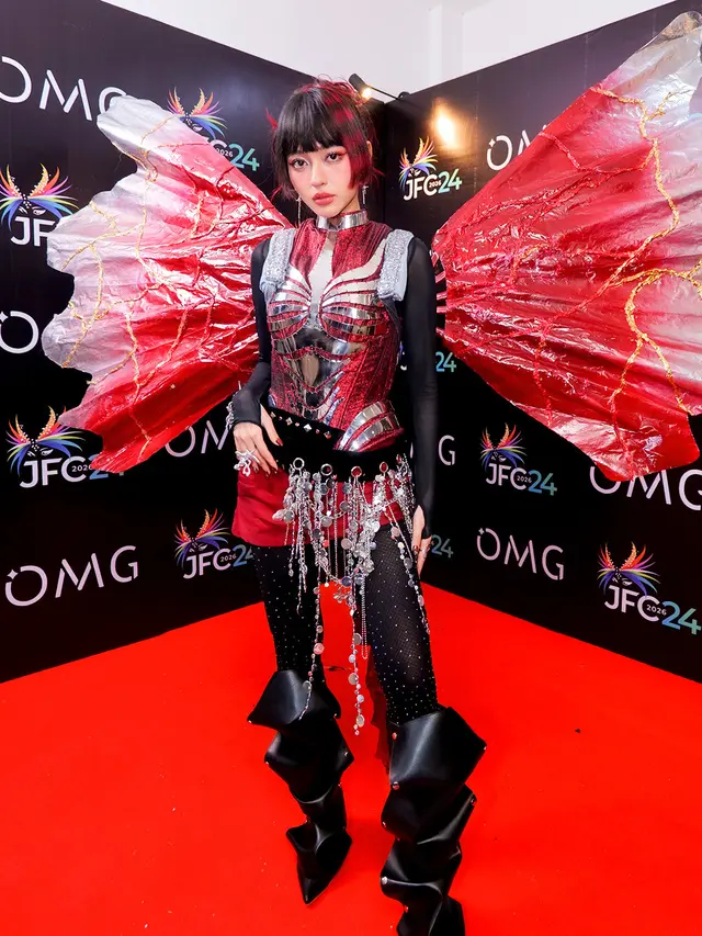 Dari Hollywood hingga Arabian Makeup, Tren Girlboss Ramaikan Jember Fashion Carnaval 2026