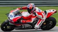 Pembalap penguji Ducati, Casey Stoner. (MOHD RASFAN / AFP)