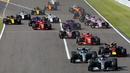 Pembalap Mercedes Lewis Hamilton dari Inggris memimpin di posisi pertama selama Formula Satu (F1) Grand Pix Jepang di Sirkuit Suzuka, Jepang (7/10). (AP Photo/Ng Han Guan)