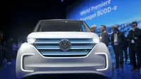 Mobil Volkswagen BUDD - e ditampilkan saat acara CES 2016 Las Vegas, Nevada, (5/1/2016). Mobil ini berbahan bakar listrik. (REUTERS / Steve Marcus)