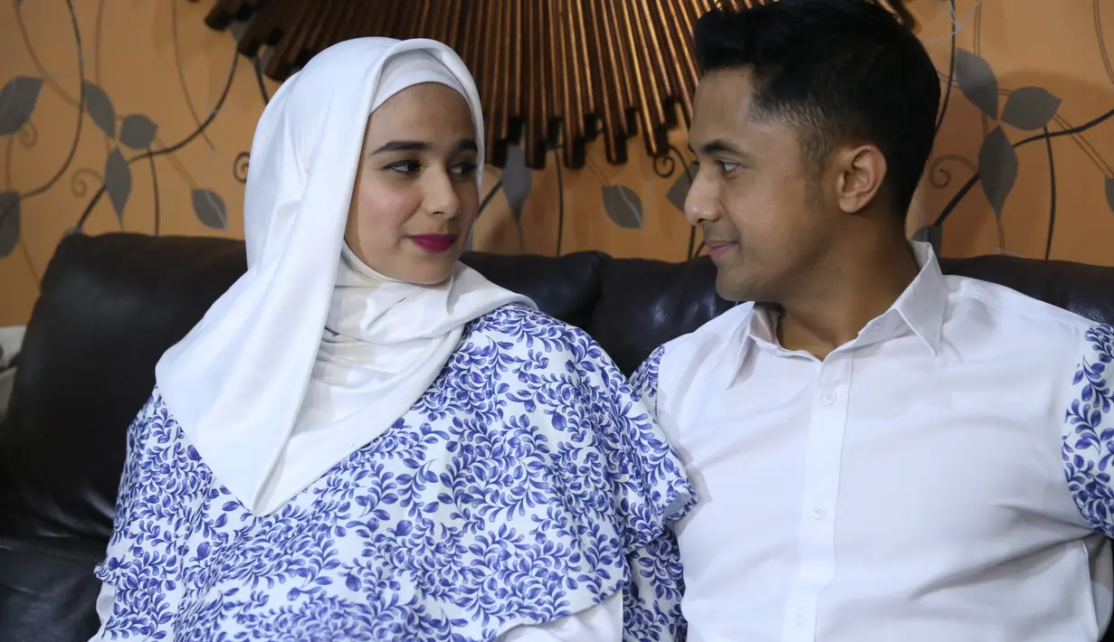 Salah satu acara yang dilakukan saat usia kandungan tujuh bulan adalah menggelar pengajian. Beberapa doa dipanjatkan Hengky pada anak kedua yang masih dalam kandungan tersebut. (Nurwahyunan/Bintang.com)