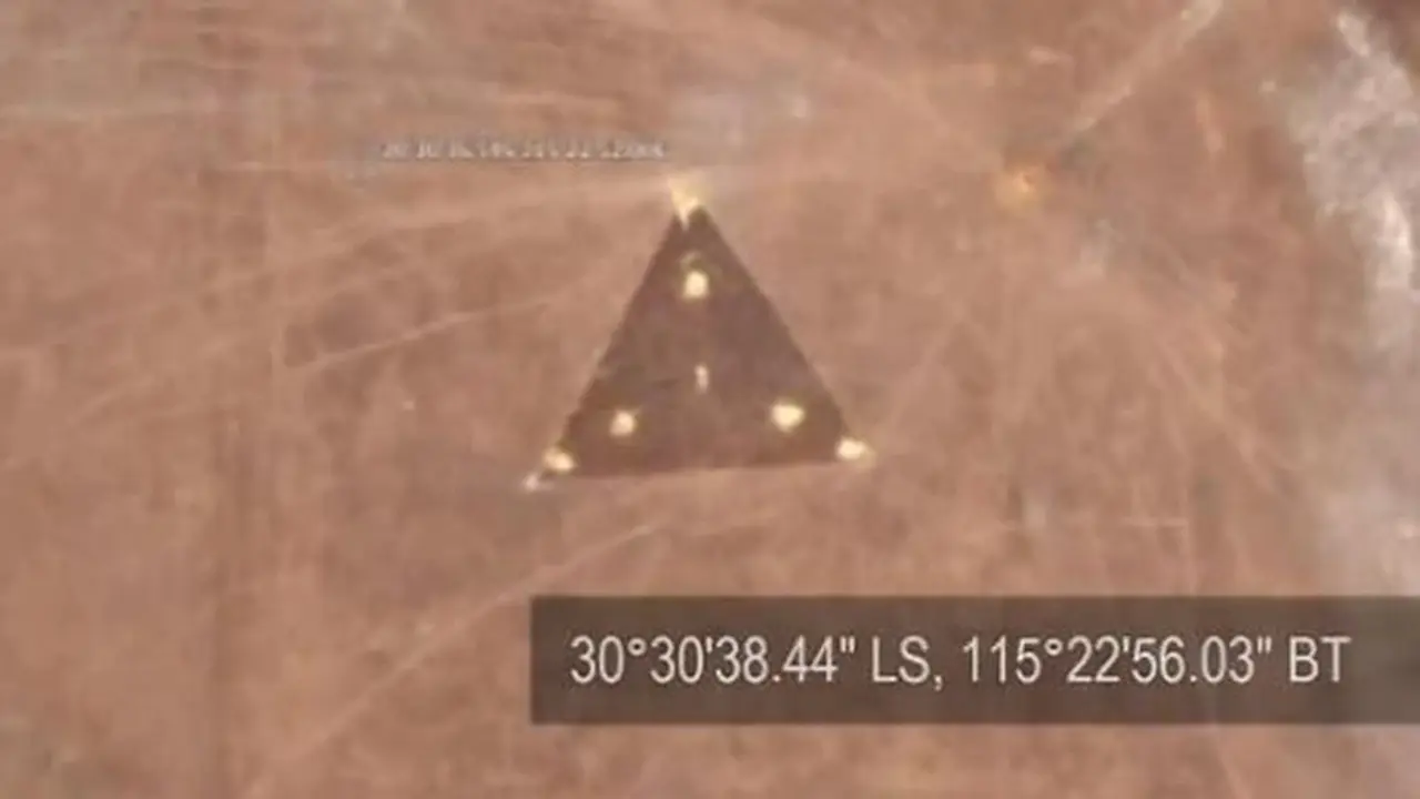 10 Penampakan Misterius yang Terekam Google Earth