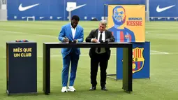 Kessie diketahui akan terikat kontrak di Barcelona hingga 2026 dengan disertai sebuah klausul pelepasan senilai 500 juta euro. (AFP/Pau Barrena)