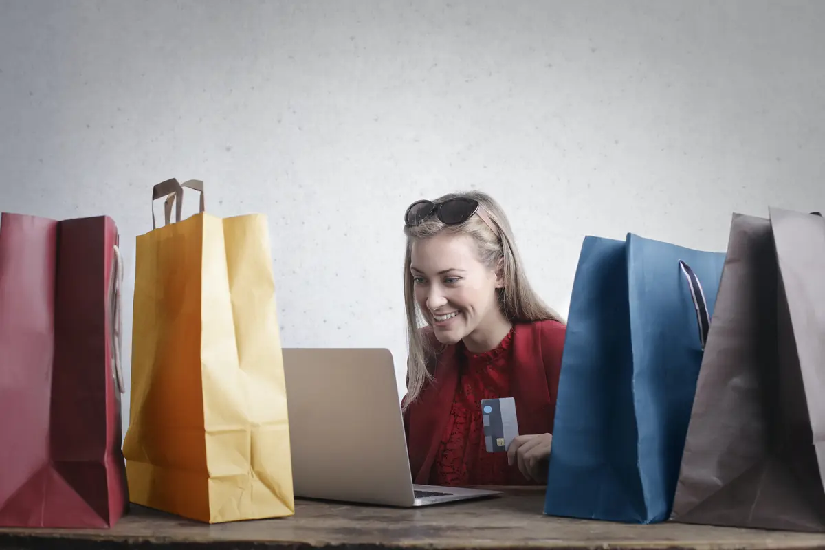 ilustrasi tips belanja online untuk perlengkapan lebaran/pexels