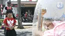 Seekor kucing peliharaan terlihat pada acara fashion  show kucing rumahan di Lapangan Kolaborasi Komplek Ikip, Duren Sawit, Jakarta, Minggu (14/8/2022). Acara fashion show yang merupakan rangkaian dari kegiatan HUT Kemerdekaan Republik Indonesia ke 77 dan sebagai wadah berkumpulnya komunitas pecinta kucing di Jakarta Timur. (Liputan6.com/Herman Zakharia)