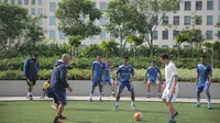 Ada 'Ayu Ting Ting' di Sesi Latihan Persib Bandung