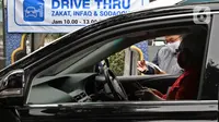 Unik, Warga Depok Halal Bihalal Lebaran dengan Cara Drive Thru