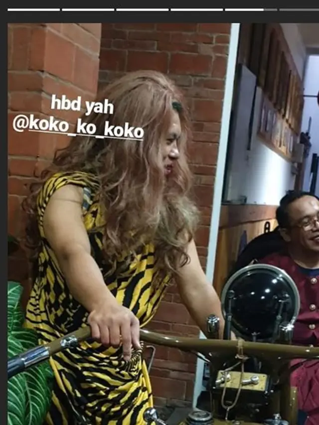 5 Potret Keseruan Ulang Tahun Suami Soimah, Pakai Kostum Kocak