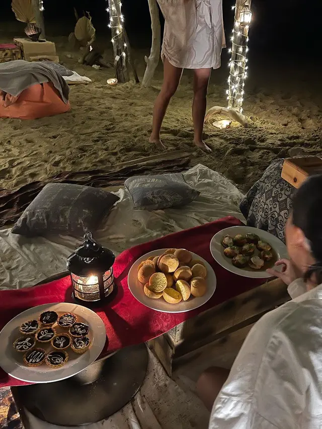 6 Momen Shalom Razade Rayakan Ultah Bareng Kekasih, Mesra di Pantai
