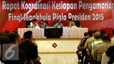Polda Metro Jaya bersama Gubernur DKI Jakarta dan Wali Kota Bandung gelar rapat koordinasi kesiapan pengamanan final sepak bola Piala Presiden 2015, Jakarta, Jumat (16/10/2015). (Liputan6.com/Yoppy Renato)