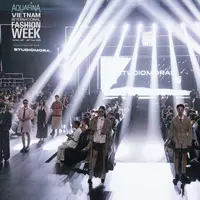 Lewat koleksi “everything/everyday”, STUDIOMORAL menghadirkan busana yang hidup bersama pemakainya—fleksibel dalam fungsi, inklusif dalam gaya, dan timeless dalam pesan. Setiap desain dirancang untuk beradaptasi dengan kehidupan nyata, bukan sekadar tren sesaat saja. (Foto dok: STUDIOMORAL).