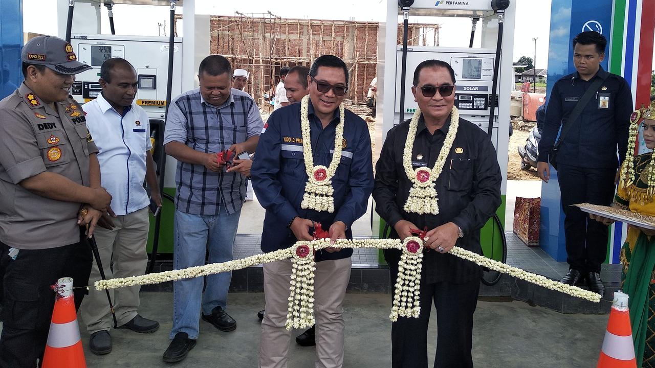 Kementerian ESDM remikan titik ke - 97 penyalur BBM Satu Harga di Kecamatan Daha Barat, Hulu Sungai Selatan, Kalimantan Selatan, Kamis (22/11/2018).