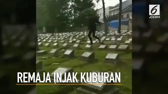 Rekaman video yang memperlihatkan aksi beberapa remaja pria berlarian di atas pemakaman.