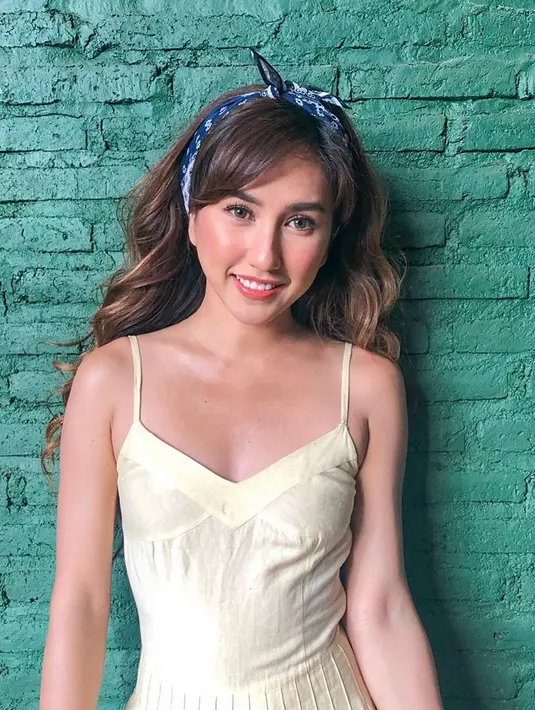 Louise yang kini tinggal di Bali semakin terlihat cantik dengan kulitnya yang sedikit lebih coklat ya. Semakin seksi aja ya. Banyak warganet yang memuji kecantikkannya saat ini, (Liputan6.com/IG/louiseans)