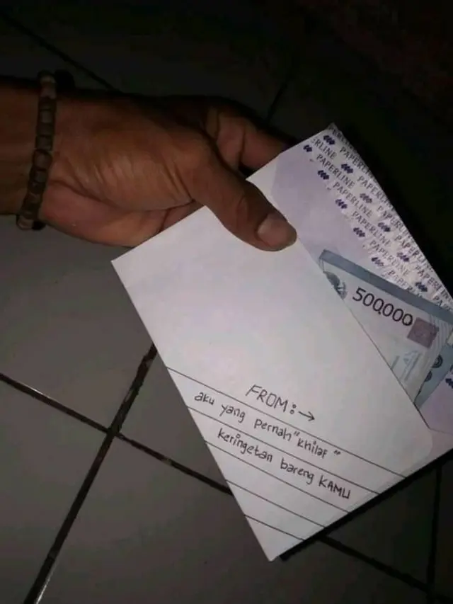 6 Pesan dari Mantan di Amplop Nikahan Ini Bikin Senyum Tipis, Belum Move On
