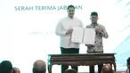 Menteri Pemuda dan Olahraga (Menpora) saat serah terima jabatan dengan Menteri Pemuda dan Olahraga definitif, Menko PMK Muhadjir Effendy di Auditorium Wisma Kemenpora, Senayan, Jakarta, pada Selasa (4/4/2023) siang WIB. (Liputan6.com/Faizal Fanani)
