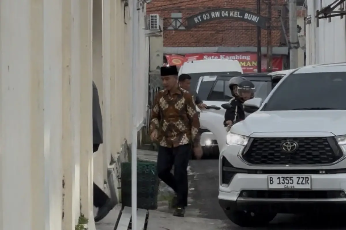 Wakil Presiden Gibran Rakabuming Raka melakukan silaturahmi ke Pondok Pesantren Az-Zayadiyy di Laweyan, Kota Solo, Kamis (26/3/2026) (Liputan6.com/Fajar Abrori)