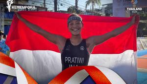 Atlet Triathlon Indonesia, Martina Ayu Pratiwi, meraih medali emas SEA Games 2025 pada nomor Women's Individual. (dok. Kemenpora)