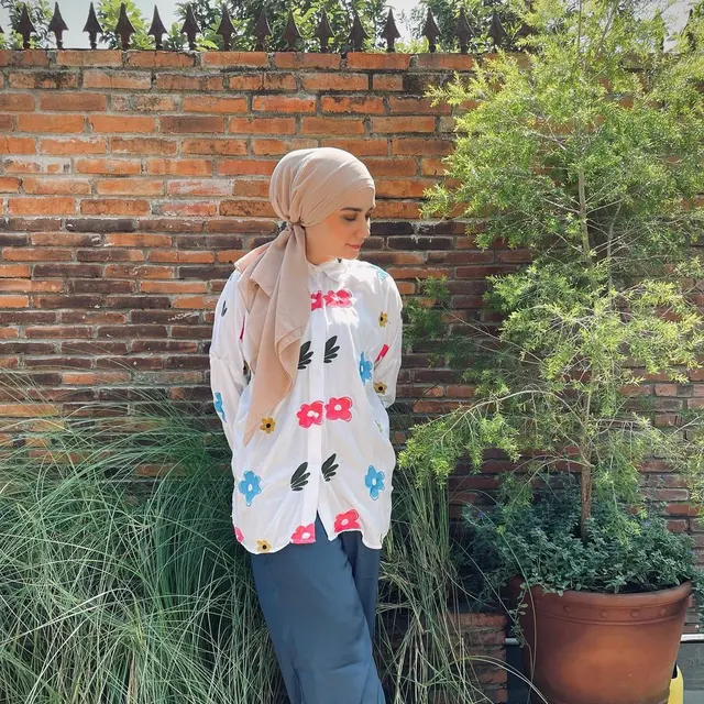 6 Potret Transformasi Penampilan Putri Anne dari Sebelum Berhijab hingga Lepas Hijab