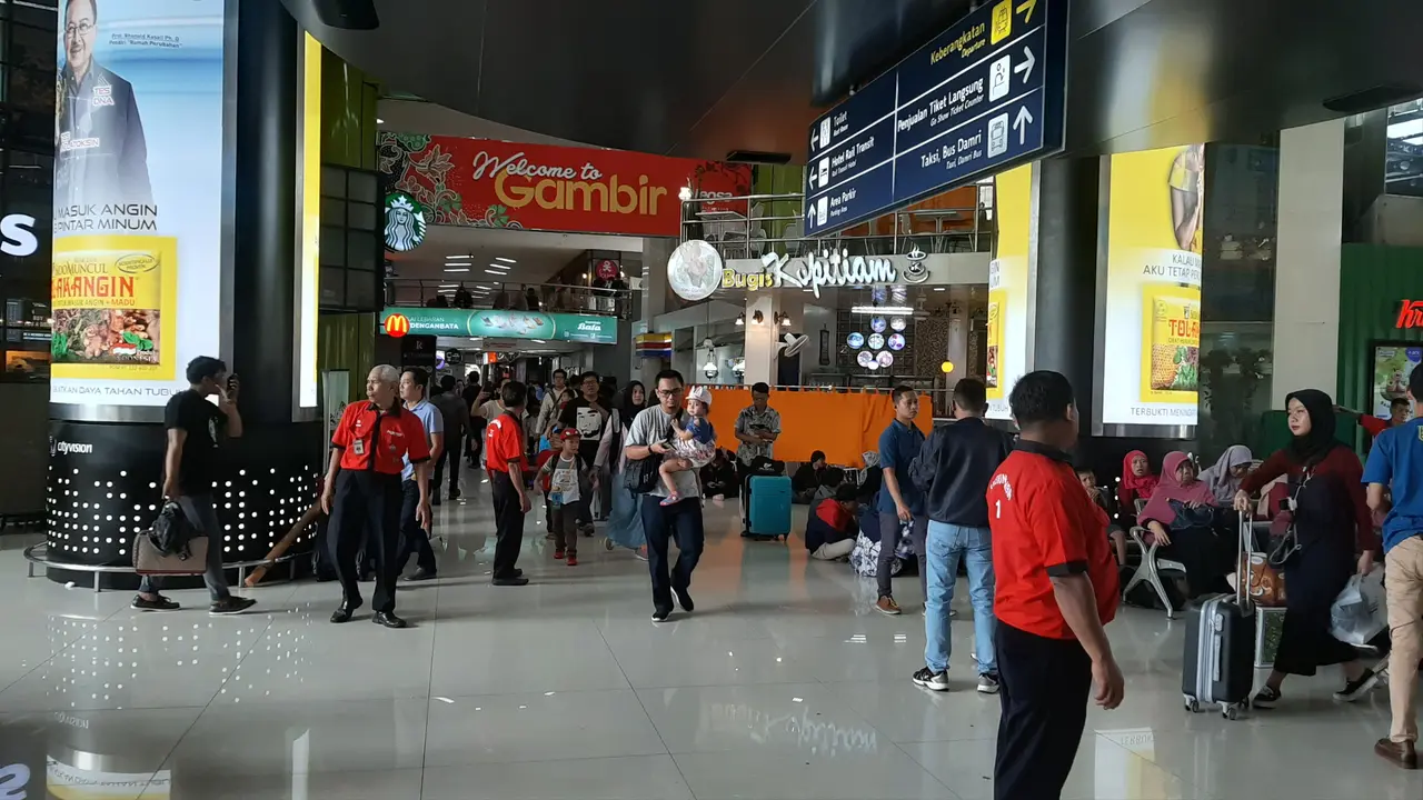 Arus Mudik Lebaran 2019 di Stasiun Gambir