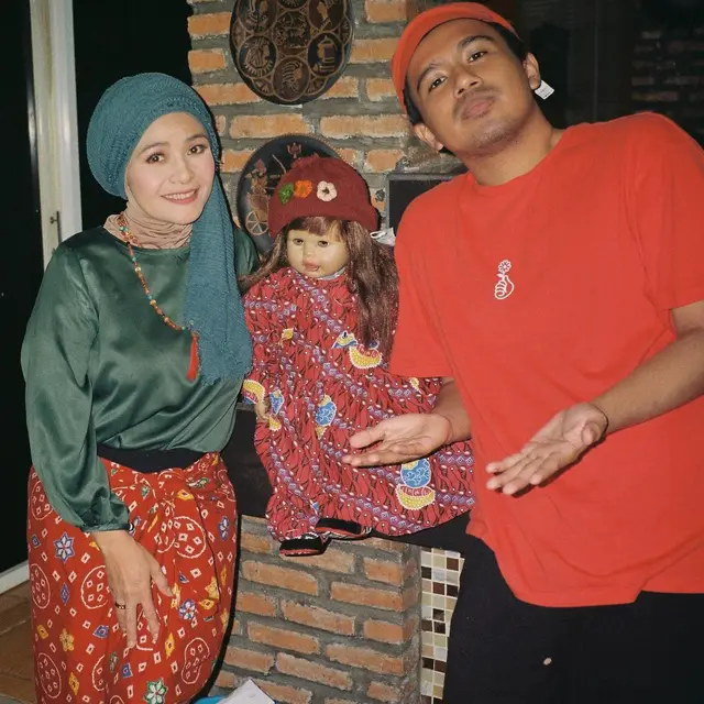 6 Potret Joshua Suherman Bareng Ria Enes dan Suzan, Sebut 'Spirit Doll' Paling Cerewet
