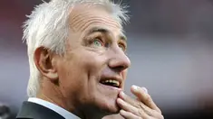 Ekspresi pelatih Belanda Bert van Marwijk jelang laga persahabatan melawan Inggris di Amsterdam Arena, Amsterdam, 12 Agustus 2009. AFP PHOTO / JOHN THYS 