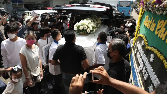 Suasana Pemakaman Raditya Oloan