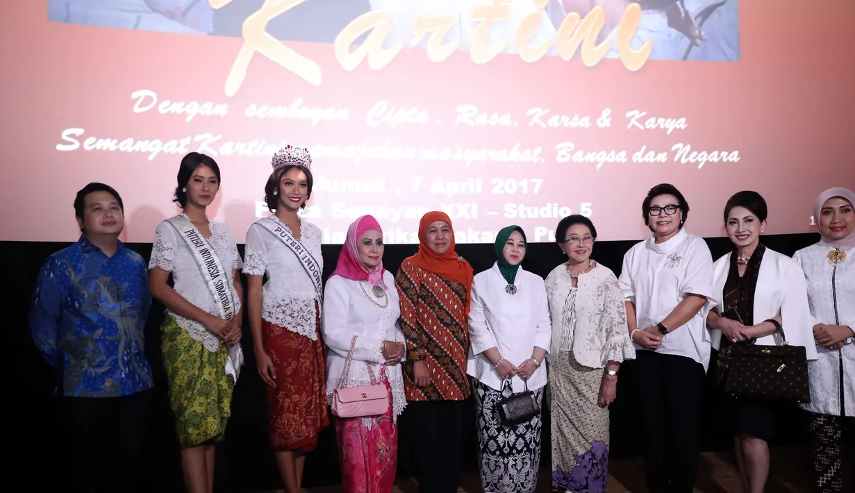 <p>Nonton bareng film Kartini, Puteri Indonesia 2017, Bunga Jelitha, Puteri Pariwisata 2017, Karina Nadila, Ibu Mooryati Soedibyo dan Menteri Sosial di Plaza Senayan XXI, Senayan, Jakarta Pusat, Jumat (7/3). (Nurwahyunan/Bintang.com)</p>
