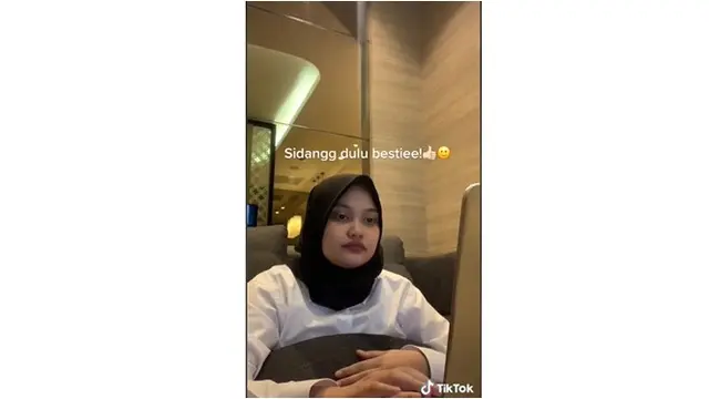 Asyik Hadiri Kondangan, Mahasiswa Ini Panik Dikabari Sidang Seminar Dadakan