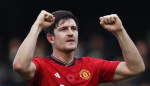 Bek Manchester United, Harry Maguire tampil impresif saat Setan Merah menang 1-0 di kandang Fulham dalam lanjutan Premier League 2023/2024, Sabtu (4/11/2023) malam WIB. (AFP/Adrian Dennis)