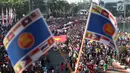 Suasana kemeriahan parade ASEAN 50 Tahun di Jakarta, Minggu (27/8). Acara ini menampilkan Parade Bendera ASEAN, Parade kostum, Parade tari musik, dan keunikan lainnya. (Liputan6.com/Angga Yuniar)