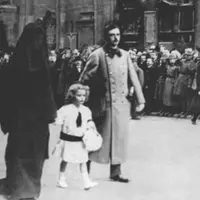 Video dokumenter berdurasi dua menit lebih ini menjadi bukti bahwa Ratu Austria juga mengenakan cadar untuk menutupi wajahnya dari publik. 