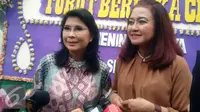 Rafika Duri dan Ari Koesmiran usai melayat Eddy Silitonga. (Rizky Aditya Saputra/Liputan6.com)