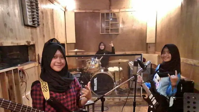 [Bintang] Voice of Baceprot (VoB)