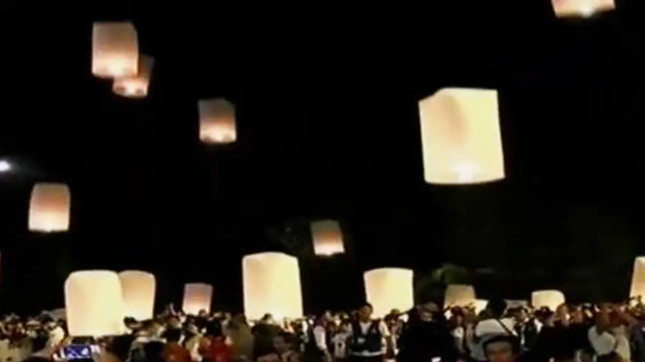 Jelang Waisak, Ribuan Lampion Menghiasi Langit Borobudur