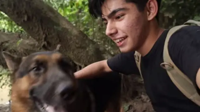 Disebut Tarzan Kalimantan, Ini 6 Potret Andrew Kalaweit Bareng Anjing Peliharaan