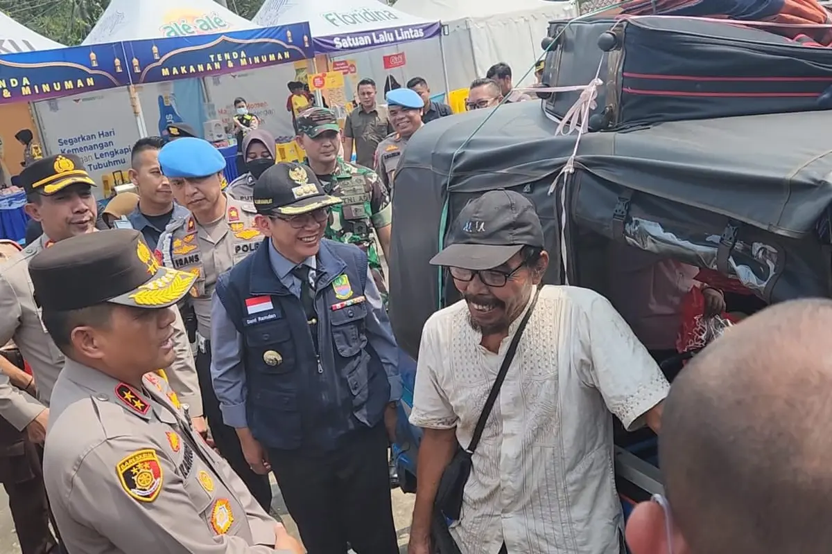 Hasanuddin (65) warga Jakarta Utara yang Mudik Menggunakan dengan Bajaj