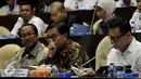 Mentri Agraria dan Tata Ruang/Kepala BPN Ferry Mursyidan Baldan saat mengikuti rapat kerja dengan Komisi II DPR di kompleks Parlemen, Jakarta, Senin (21/9/2015). Rapat membahas Anggaran di Kementrian Agraria tahun 2016. (Liputan6.com/Johan Tallo)