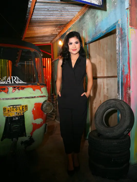 "Aku suka nge-joke, 'awas ya kalau nanti gua main film sama dia,' terus begitu tahu di board dan ada proyek Benyamin sebagai Pengki dan saya sebagai Aida, itu tuh kayak mimpi yang jadi kenyataan," kata Delia di Ranos Film. (Nurwahyunan/Bintang.com)